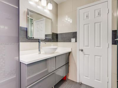 (Undisclosed Address), Hollywood, FL, 33020