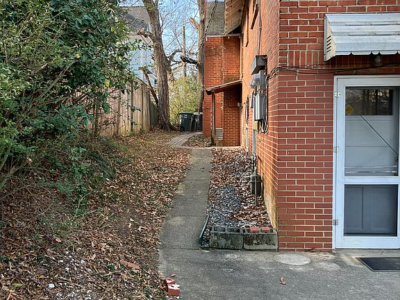3rd image of 309 S Mendenhall St #B