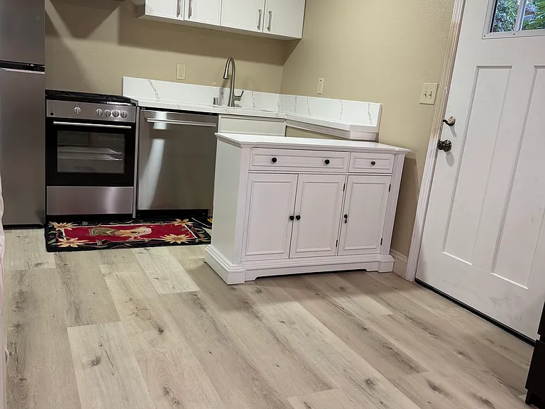 16 Cobblestone Ct #B — Photo 3