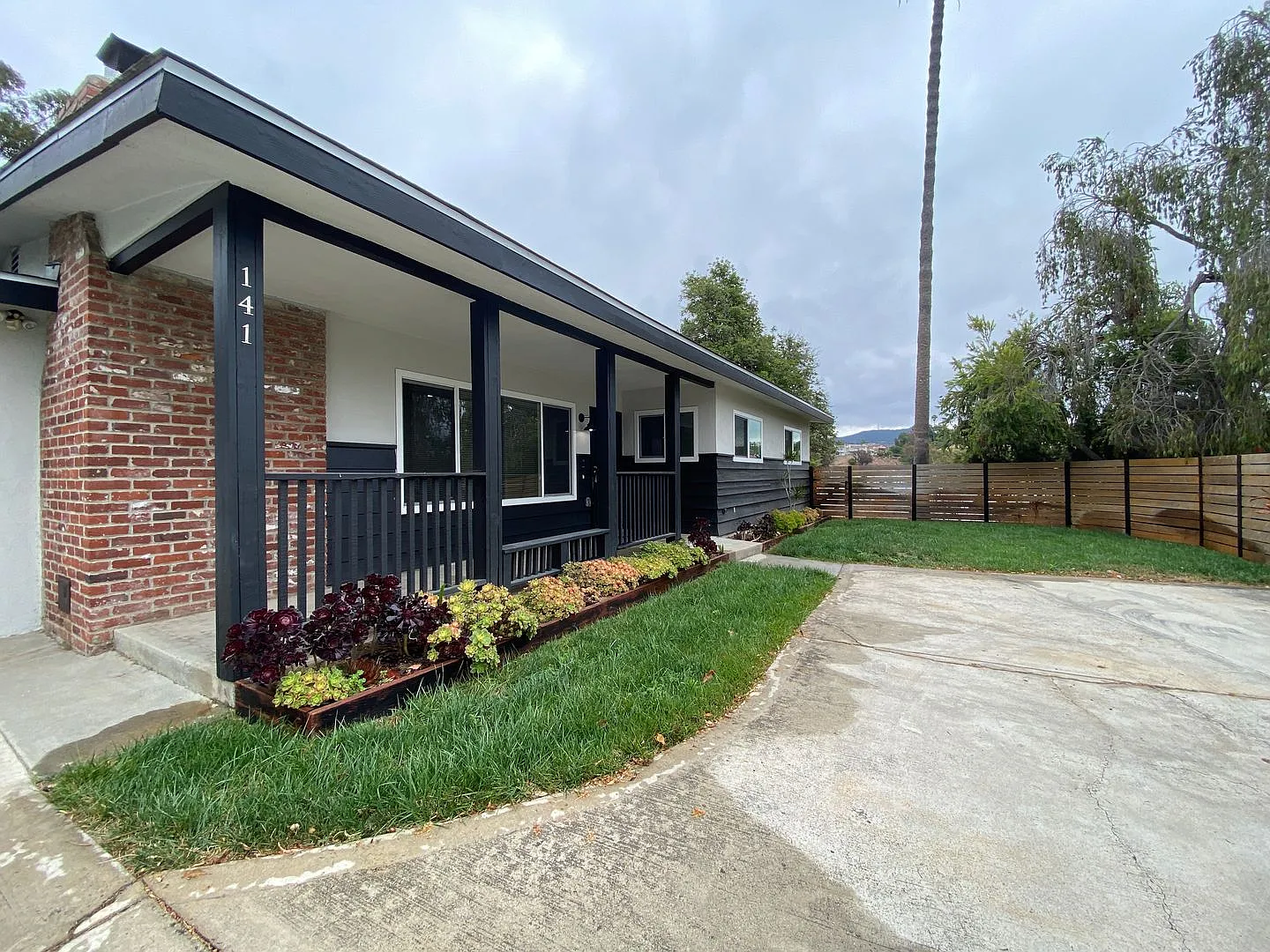 Single Story 3 Bedroom Home in Vista! — Photo 4
