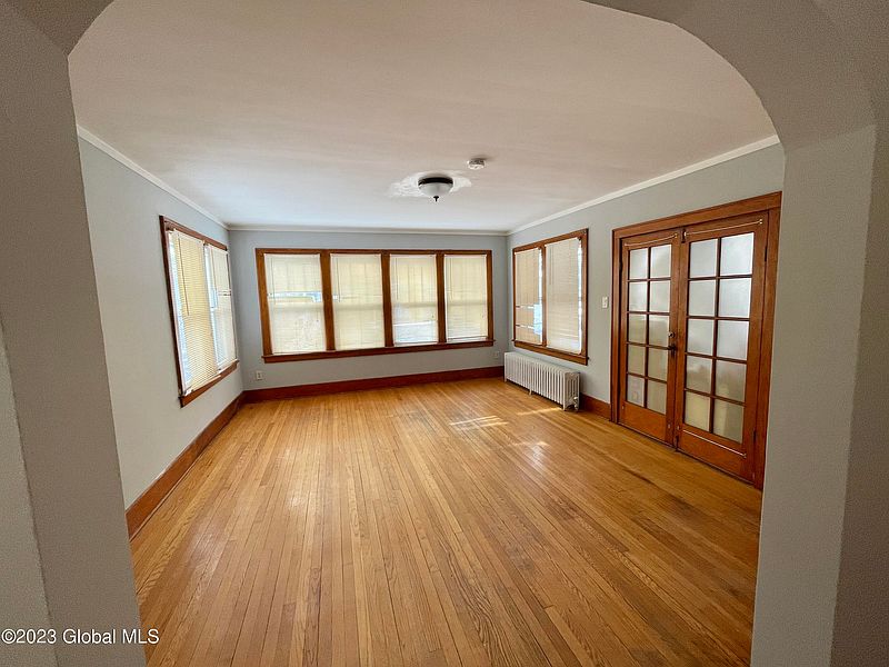 4th image of 2 Pinehurst Avenue