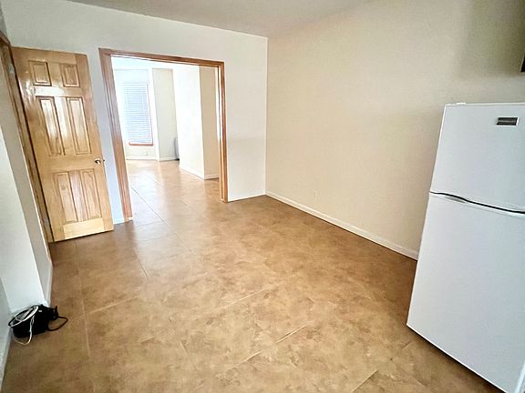 3rd image of 1060 40th St Floor 3