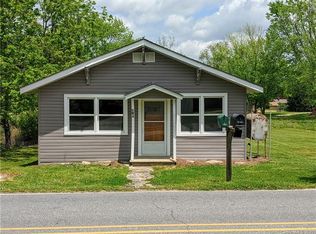 410 Substation St, Hendersonville, NC 28792