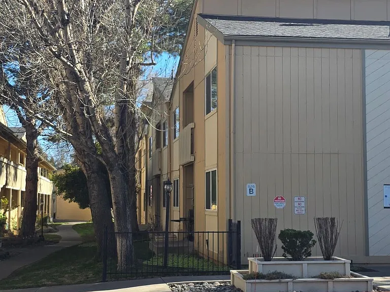 2300 Dickerson Rd #29 — Photo 1