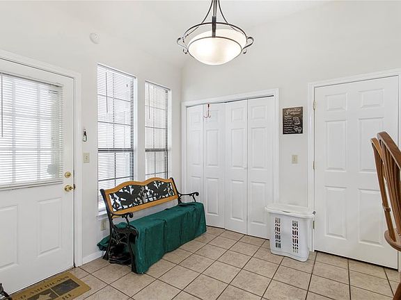 5th image of 2611 Mockingbird Ln