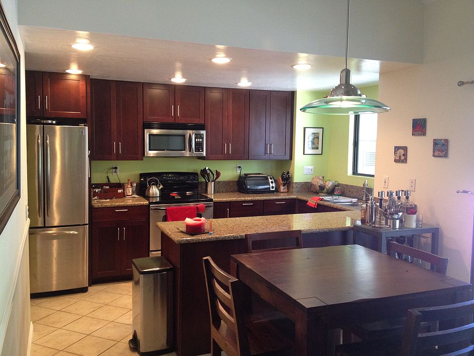 Kitchen / dining area