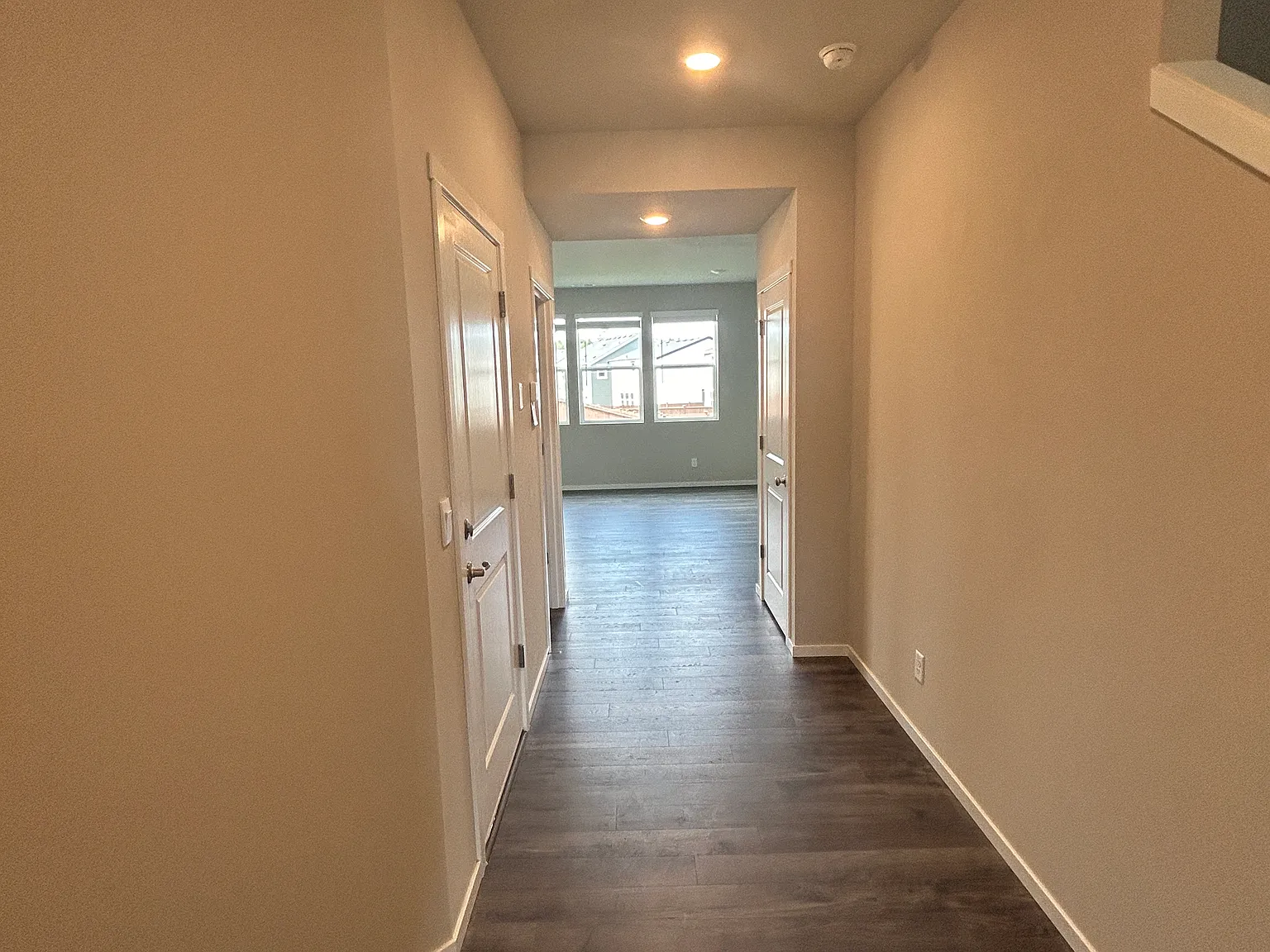 4 bed, 2.5 bath, 1860 sqft, $3,200 — Photo 2