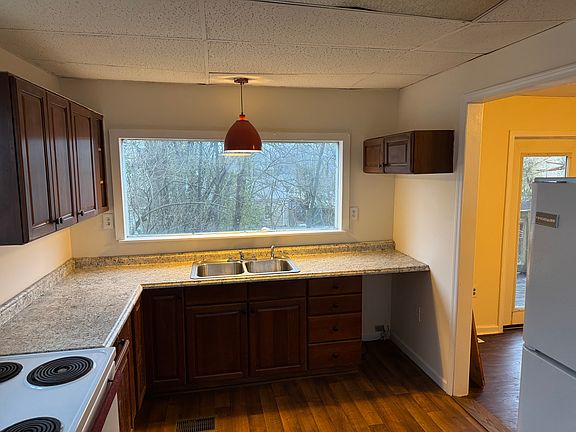 2nd image of 110 Linden Ave
