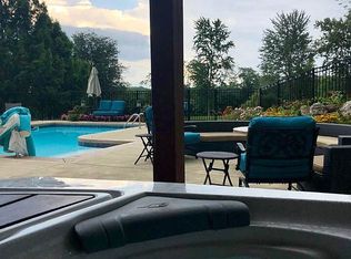 615 Ridge Point Dr, Dundee, MI 48131