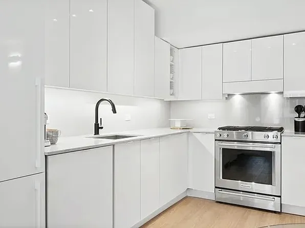 160 West 24th Street image 1 of 12