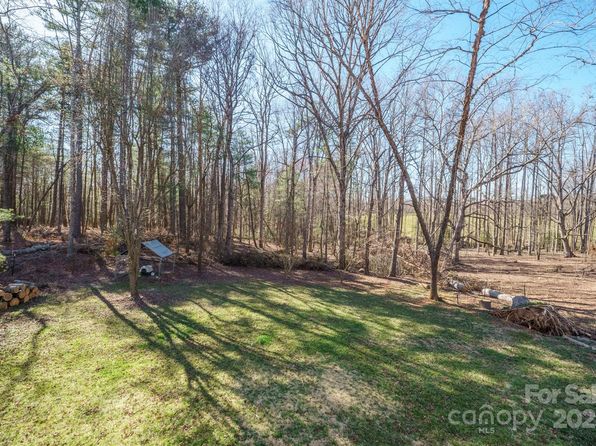 141 Spring St, Hudson, NC 28638