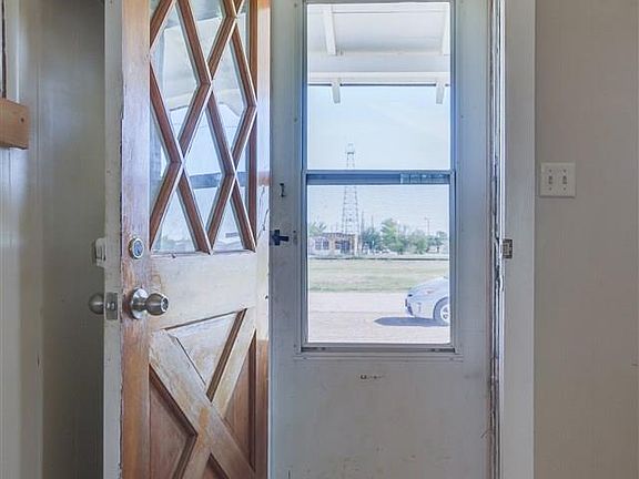 5th image of 112 E Railroad Ave