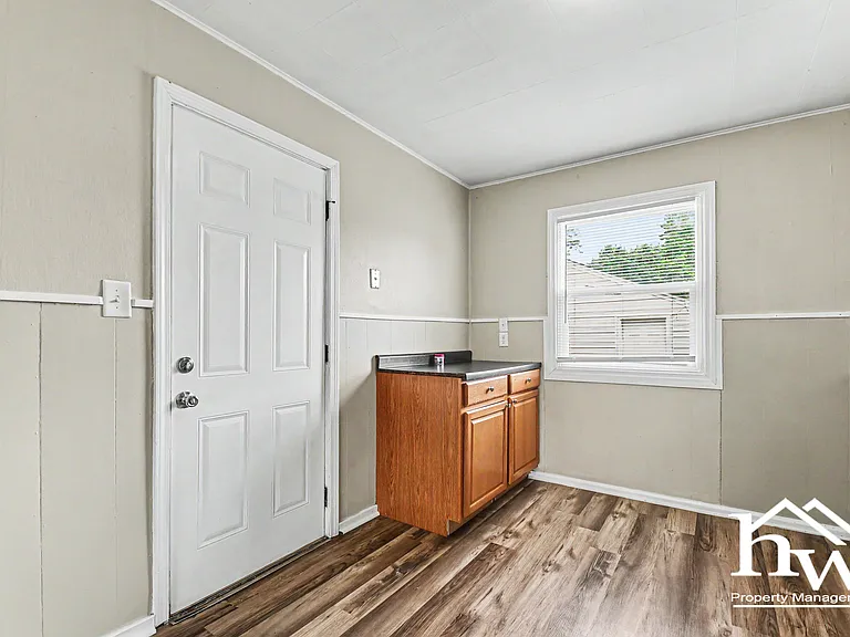 164 S Gladstone Ave — Photo 9
