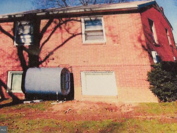 2nd image of 1717 Nottingham Dr