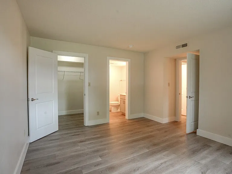 Golfview Apartments — Photo 14