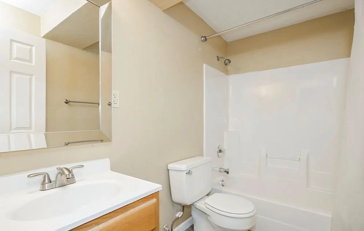 3 bed, 1298 sqft, $1,880 — Photo 1