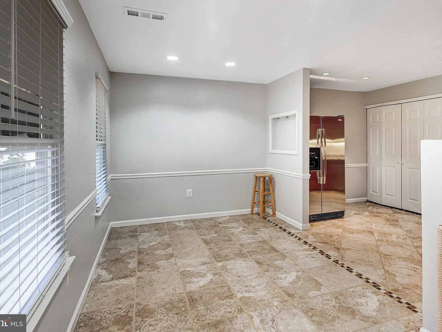 3 bed, 2.5 bath, 1408 sqft, $2,850 — Photo 4