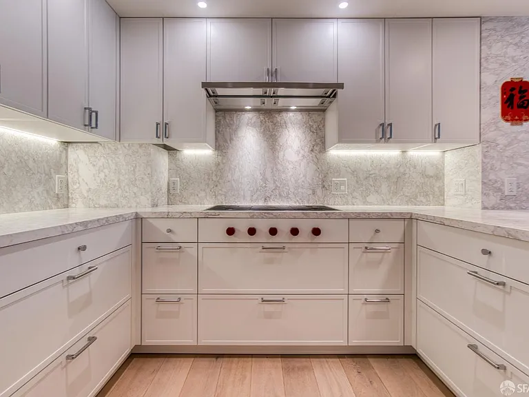 875 California St #403 — Photo 30