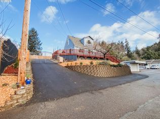 890 E 9th Pl, Coquille, OR
