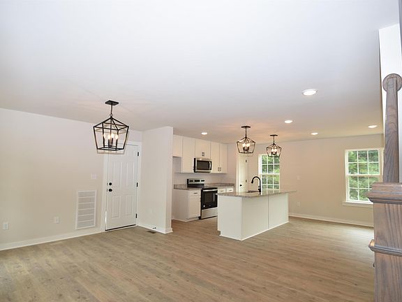 4th image of 292 Bannister Town Rd