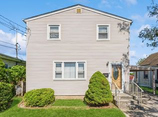 220 Elzey Ave, Elmont, NY 11003