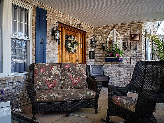 3rd image of 6 Pansy Ave