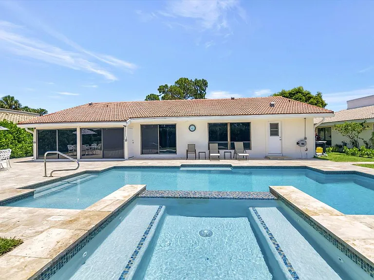 902 Foxpointe Cir — Photo 40