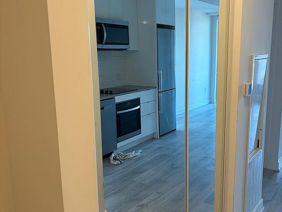 3rd image of 70 Princess St #806