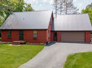 N2041 Sleepy Ln, New London, WI 54961