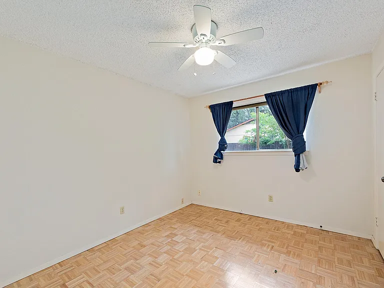 8022 Scotland Yard — Photo 26