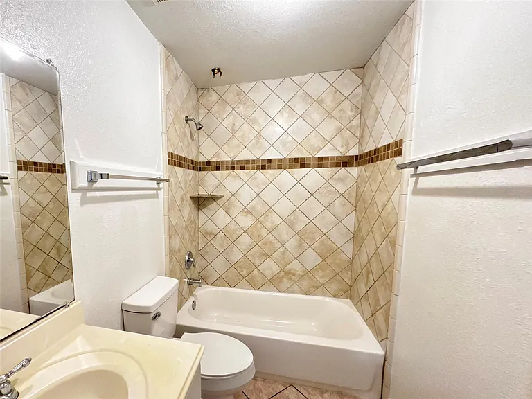 2110 Turner Dr — Photo 15