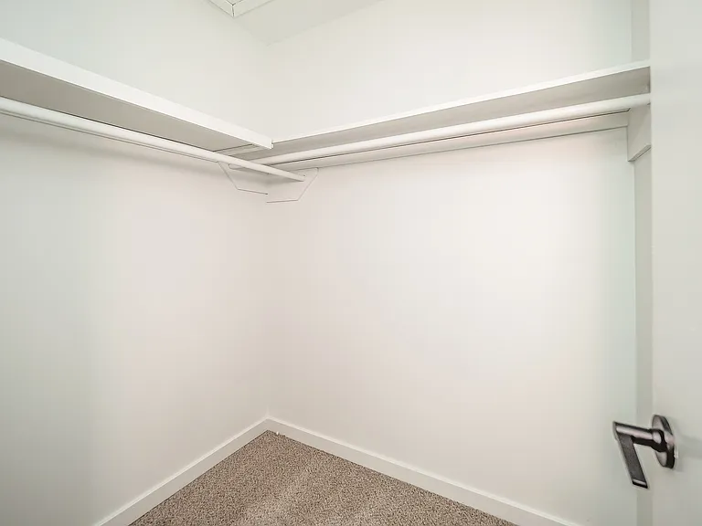 ReNew on Ridgewood Apartments — Photo 38