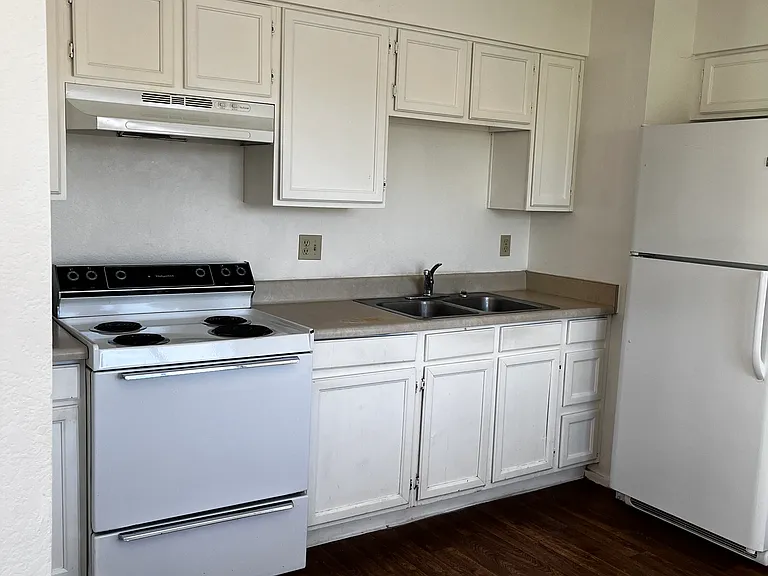 2055 N Winterhaven #201 — Photo 4