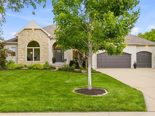 15617 Pawnee St, Overland Park, KS 66224