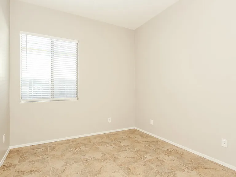 22110 N 104th Ln — Photo 11