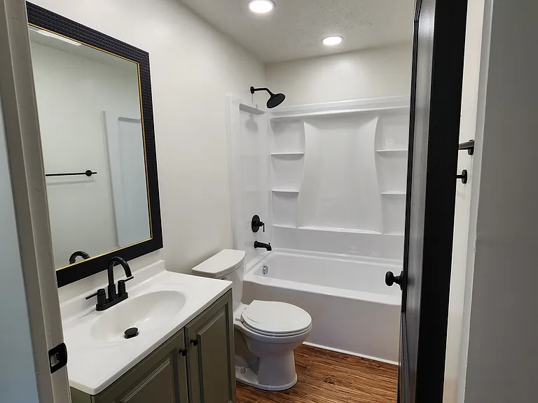 213 Victoria Dr — Photo 6