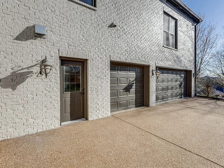 219 King Arthur Cir — Photo 34