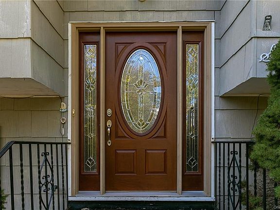2nd image of 16 Tanglewood Ct