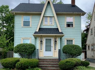 1012 Yellowstone Rd, Cleveland Heights, OH 44121