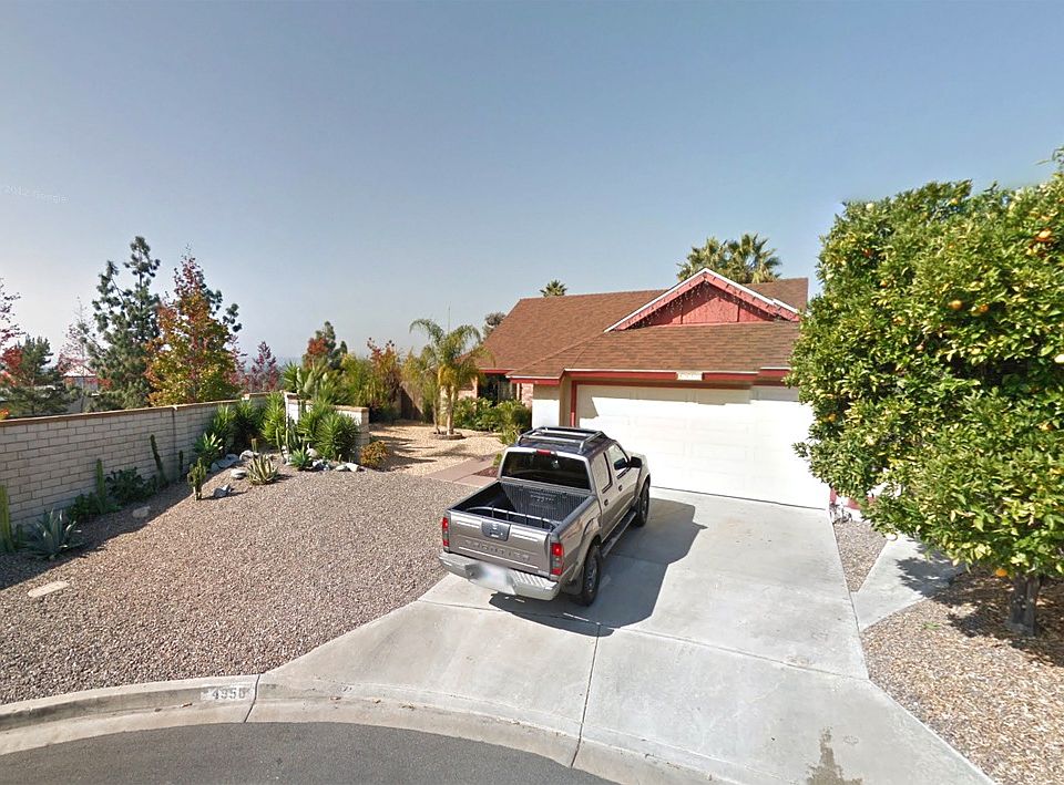 Front facade and driveway