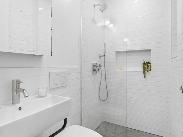 636 East 14th Street image 4 of 12