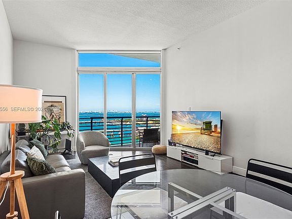 3rd image of 335 Biscayne Blvd #Uph-10