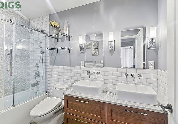 3rd image of 211 W 71st St APT 9B