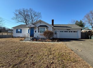98 Greenpoint Cir, Chicopee, MA 01020