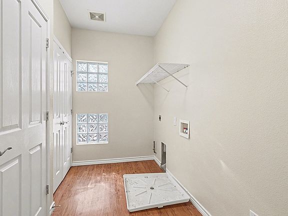 2nd image of 4412 McKinney Ave APT 3