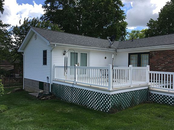 3rd image of 558 Lynn Dr