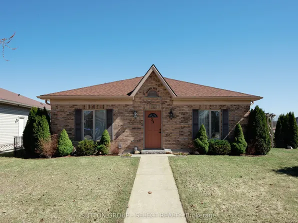 32 Robin St, North Middlesex, ON N0M 1A0