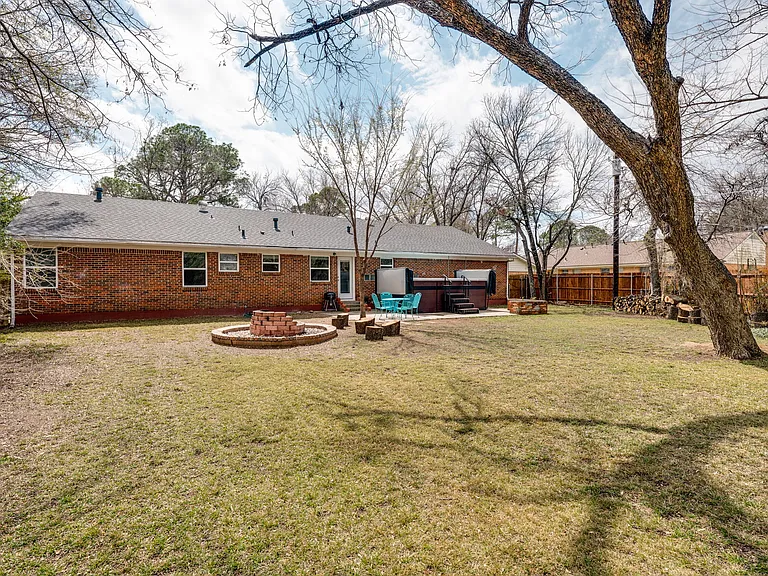 913 Cedar Springs Ter — Photo 38