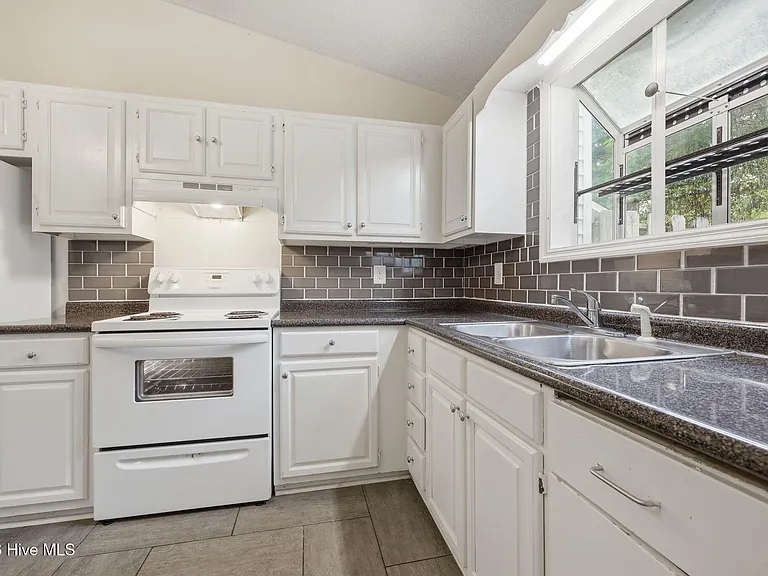 774 Pinewood Dr — Photo 26