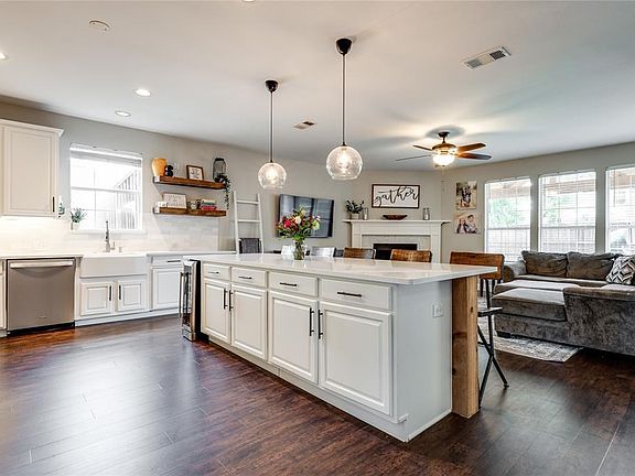 2nd image of 5561 Glenview Ln